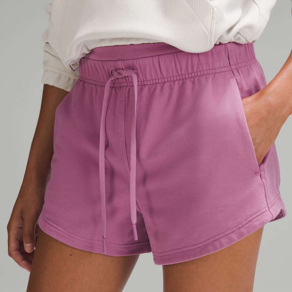 Lululemon Inner Glow High-Rise Short 3"
Velvet Dust Size 8